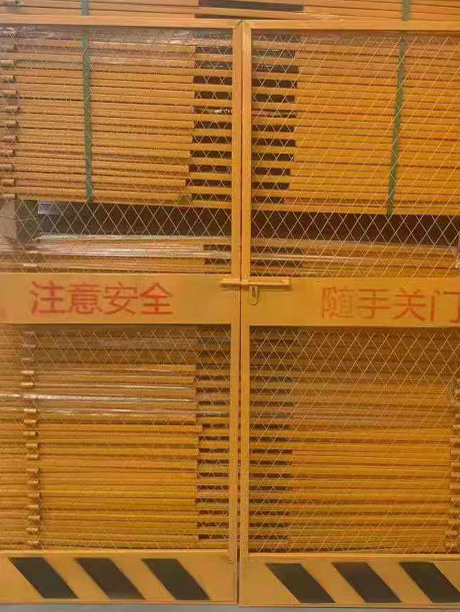 电梯防护门
